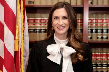 O judecătoare americană, Kathryn Kimball Mizelle din Tampa, în Florida, anulează purtarea obligatorie a măştii de protecţie împotriva covid-19 în transportul comun din SUA; CDC şi-a depăşit atribuţiile; Casa Albă deplânge o hotărâre ”dezamăgitoare”