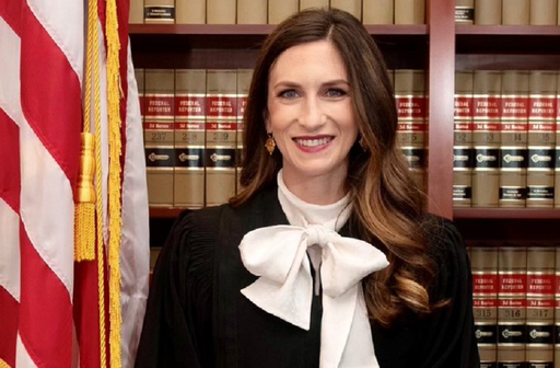 O judecătoare americană, Kathryn Kimball Mizelle din Tampa, în Florida, anulează purtarea obligatorie a măştii de protecţie împotriva covid-19 în transportul comun din SUA; CDC şi-a depăşit atribuţiile; Casa Albă deplânge o hotărâre ”dezamăgitoare”