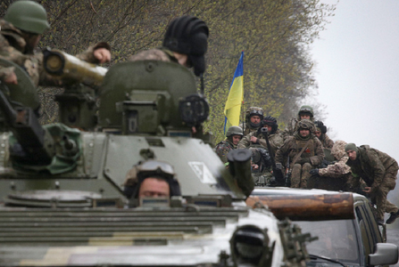 Rusia îi îndeamnă pe ”toţi militarii” ucraineni ”să depună armele acum” şi dă ultimatum ultimilor apărători de la Mariupol să se predea începând de marţi la prânz