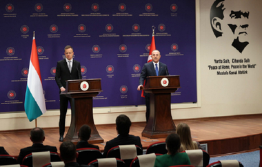 O ”restaurare a încrederii” între Occident şi Rusia are nevoie de decenii, apreciază Mevlut Cavusoglu, într-o întâlnire cu Peter Szijjarto; ”Asistăm la începutul unui nou Război Rece”, consideră şeful diplomaţiei turce