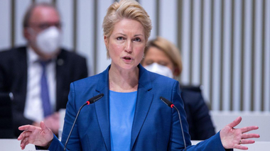 Ministrul-preşedinte al landului german Mecklenburg-Pomerania Inferioară Manuela Schwesig, atacată de Verzi după dezvăluiri privind înfiinţarea unei fundaţii care ar fi permis protejarea de sancţiuni americane a întreprinderilor implicate în Nord Stream 2