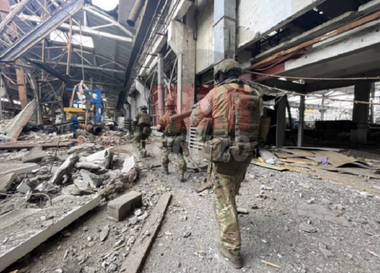 Cinci militari ucraineni se predau la Mariupol, de unde au fost evacuaţi 140 de civili, anunţă separatişti proruşi din Doneţk