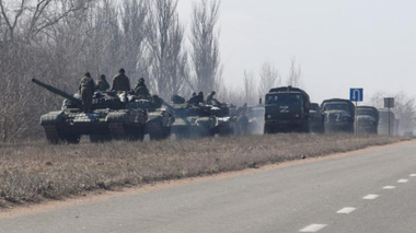 Ruşii preiau controlul asupra centrului Rubizhne din Lugansk / În Kreminna, forţele separatiste susţinute de ruşi au fost văzute instalând steaguri ruseşti şi separatiste pe clădirile guvernamentale