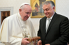 Papa Francisc îl primeşte pentru prima oară la Vatican pe Viktor Orban şi-i oferă o medialie de bronz a Sfântului Martin, în semn de recunoştinţă faţă de primirea unor refugiaţi ucraineni