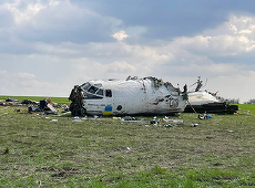 Un mort şi doi răniţi la Zaporojie, după ce un avion ucrainean de transport de trupe de tip Antonov 26 se loveşte, în timpul unui ”zbor tehnic” de un stâlp electric