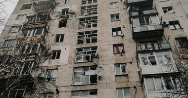 Toate oraşele aflate sub control ucrainean în Lugansk, bombardate intensiv de ruşi; armata ucraineană se repliază, Moscova anunţă că a distrus un avion de vânătoare ucrainean de tip Su-25 şi trei elicoptere de tip MI-8