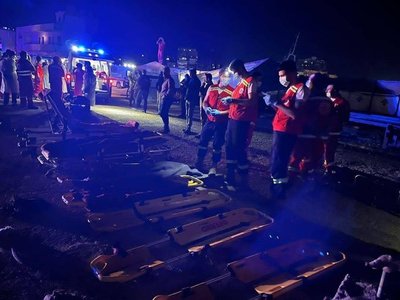 Liban: O ambarcaţiune în care se aflau circa 60 de persoane a naufragiat. 45 de persoane au fost salvate, o fetiţă de un an şi jumătate a murit
