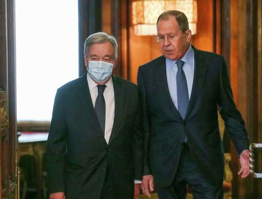 Ucraina - Antonio Guterres şi Serghei Lavrov anunţă o posibilă colaborare menită să faciliteze coridoarele de evacuare. Guterres subliniază necesitatea instaurării rapide a păcii, iar Lavrov afirmă că e devreme să se discute despre mediere în negocieri