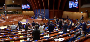 APCE cere înfiinţarea unui ”Tribunal Penal Internţaional (TPI) ad-hoc” cu ”mandatul de a ancheta şi angaja urmăriri” cu privire la crima de agresiune ”care ar fi fost comisă de către lideri politici şi militari din Federaţia rusă”