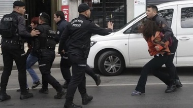 Istanbul: Peste 150 de protestatari care voiau să ajungă în Piaţa Taksim pentru o manifestaţie de 1 mai au fost reţinuţi