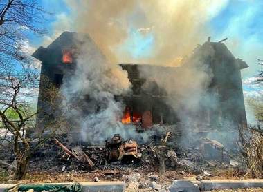 Şcoala Gimnazială Lîsîceansk din Lugansk, construită cu peste 100 de ani în urmă şi care a rezistat celor două războaie mondiale, a fost distrusă în bombardamente ruseşti - FOTO 