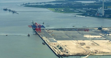 Germania construieşte primele terminale de gaze naturale lichefiate în efortul de a deveni independentă de energia rusă
