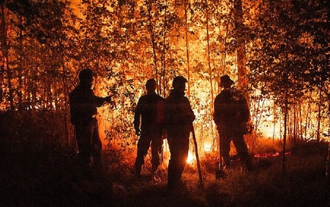 Incendii în Siberia: Cel puţin 7 persoane au murit şi alte 19 au fost rănite. Printre răniţi se află şi pompieri, anunţă presa rusă