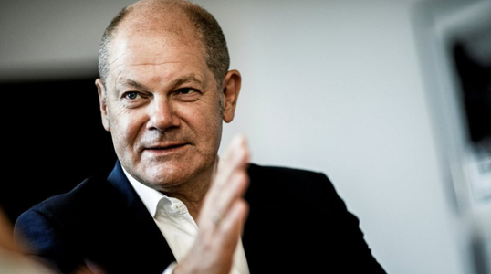 Olaf Scholz l-a primit la Berlin pe Emmanuel Macron şi l-a felicitat pentru realegere / Războiul din Ucraina, ”un moment de cotitură în istorie”