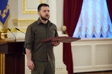 Zelenski a decorat peste 13.000 de soldaţi de la începutul invaziei ruse 