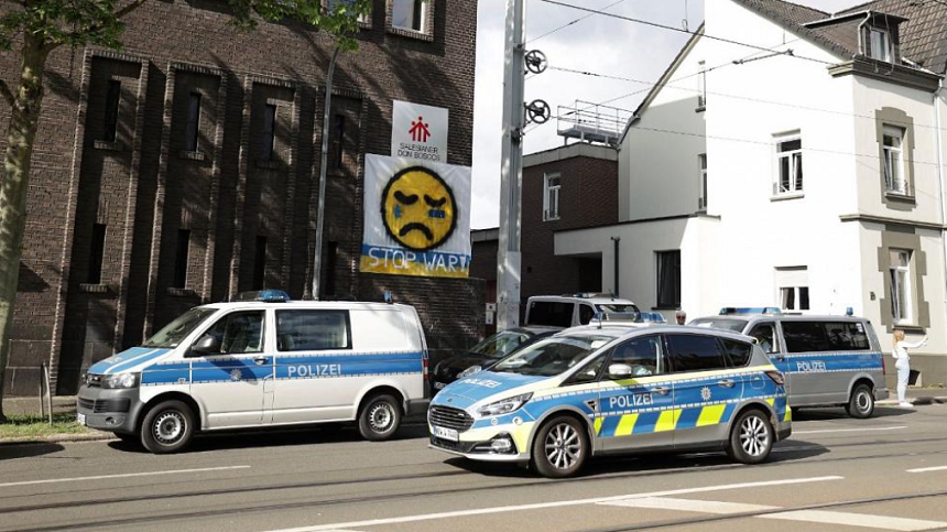 Poliţia germană dejoacă un plan de atentat ”neonazist” al unui adolescent în vârstă de 16 ani cu ”tulburări psihiatrice” şi tendinţe ”sinucigaşe”,  vizând liceul în care învaţă, la Essen