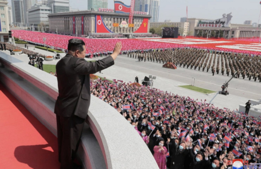 Răspândirea covid-19 în Coreea de Nord, legată probabil de parada militară de la sfârşitul lui aprilie, estimează experţi