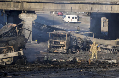 O bază militară ucraineană aflată la aproximativ 15 kilometri de graniţa cu Polonia a fost vizată într-un atac cu rachete ruseşti, marţi dimineaţa