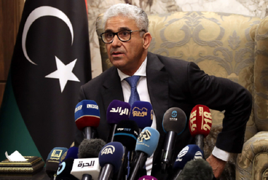 Guvernul paralel din estul Libiei soseşte la Tripoli pentru a-şi începe activitatea; confruntări armate în capitală