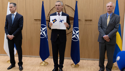 Finlanda şi Suedia îşi depun cererile de aderare la NATO; ”Acesta este un moment istoric, într-un moment critic pentru securitatea noatră”, declară seceratrul general al NATO Jens Stoltenberg