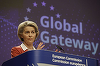 Uniunea Europeană dezvăluie un plan referitor la energia regenerabilă în valoare de 210 miliarde de euro cu scopul de a renunţa la hidrocarburile Rusiei