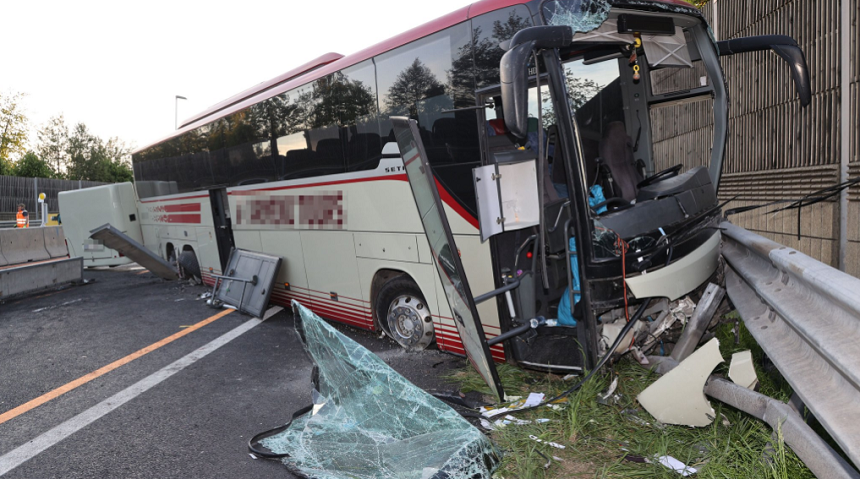 Aproximativ 20 de pasageri ai unui autobuz din Kosovo, în drum către Germania, răniţi într-un accident rutier în Austria