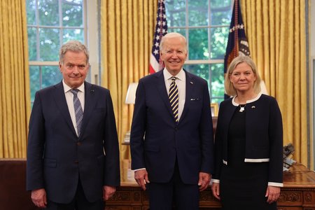 Biden califică Suedia şi Finlanda drept ”mari democraţii şi parteneri apropiaţi, foarte capabili să se alăture celei mai puternice alianţe defensive din istorie” / Îndeplinesc toate cerinţele NATO, ”şi chiar mai mult” / Liderul SUA va prezenta Congresului