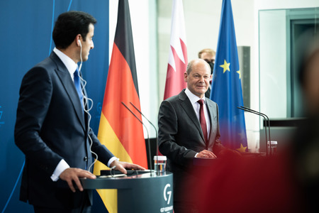 Berlinul semnează un parteneriat energetic cu Doha: Qatarul ar putea începe să furnizeze gaze naturale lichefiate Germaniei în 2024, ca parte a strategiei germane de renunţare la gazul rusesc