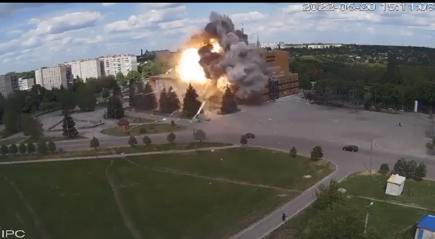 Atac cu rachetă rusească asupra Casei de Cultură ”recent renovate” din Lozova, regiunea Harkov: Cel puţin 7 persoane au fost rănite, inclusiv un copil de 11 ani - VIDEO