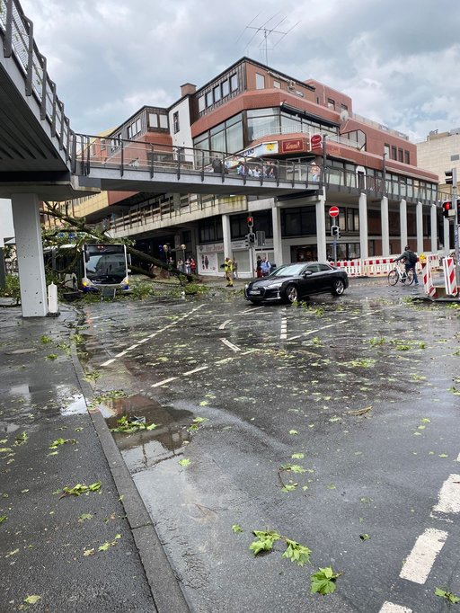 Tornadă în Paderborn, vestul Germaniei: Peste 30 de persoane au fost rănite, ”dintre care zece grav” - FOTO, VIDEO