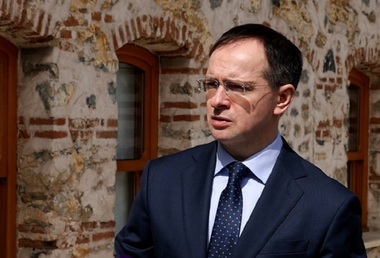 Rusia este dispusă să reia negocierile de pace cu Ucraina, susţine Vladimir Medinski