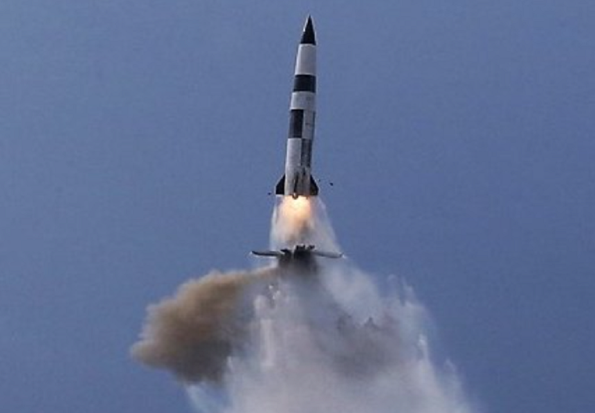 Coreea de Nord a lansat trei rachete, inclusiv o presupusă rachetă balistică intercontinentală, la câteva ore după ce Biden a părăsit Asia