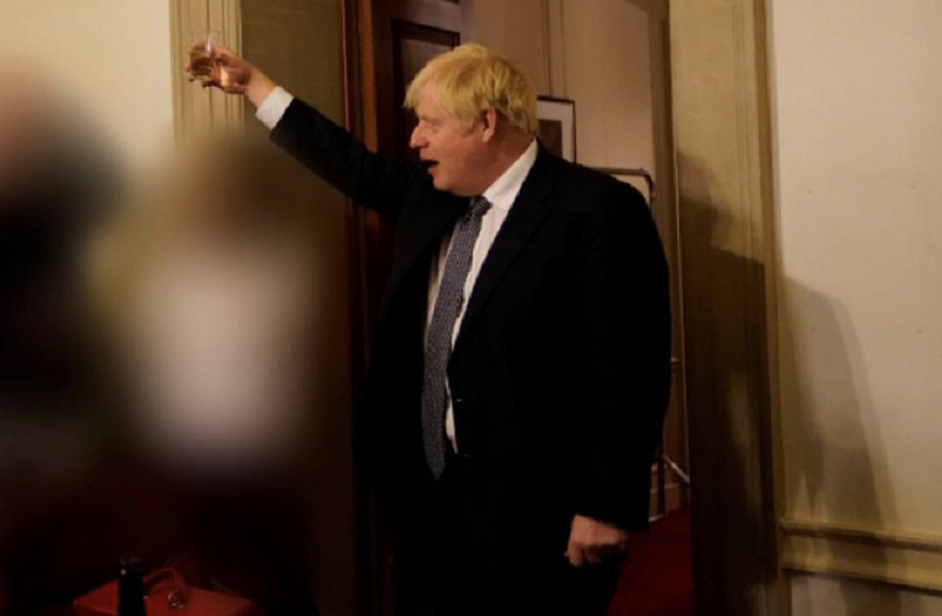 Boris Johnson îşi asumă declarativ, în Parlament, ”deplina responsabilitate” şi-şi reiterează scuzele, în urma publicării raportului unei anchete privind ”partygate”