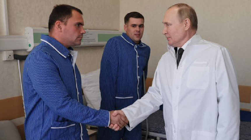 Putin se întâlneşte pentru prima oară cu militari ruşi răniţi în Ucraina, la trei luni după ce a lansat invazia; Şoigu asistă la vizită - VIDEO