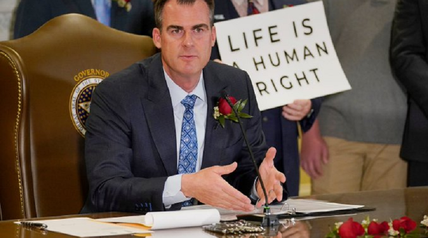 Guvernatorul Oklahomei Kevin Stitt promulgă o lege care interzice avortul de la fecundare 