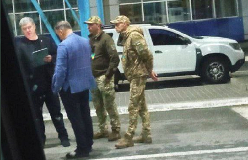 Poroşenko anunţă că a fost împiedicat să iasă din Ucraina pentru a se duce la Adunarea Parlamentară a NATO, la Vilnus, în Lituania