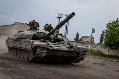 Situaţia la Lîsîceansk se ”agravează puternic”, anunţă guvernatorul regiunii ucrainene Lugansk Serghii Gaidai, în timp ce Sievierodoneţkul este bombardat neîncetat; o fată ucisă, iar alte patru persoane rănite într-un bombardament rus