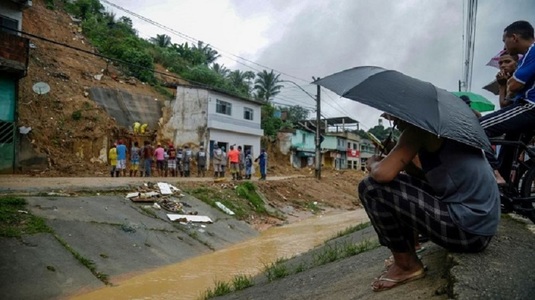 Bilanţul ploilor torenţiale din Brazilia a ajuns la cel puţin 79 de morţi şi 56 de dispăruţi. Dintre persoanele decedate, 11 erau înrudite