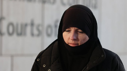 O fostă femeie-militar, Lisa Smith, găsită vinovată de justiţia irlandeză de faptul că a făcut parte din Statul Islamic