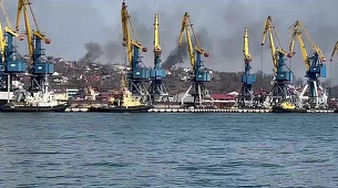 O primă navă comercială duce tablă de la Mariupol în Rusia, iar o parte a navelor portului va trece în flota ”republicii populare” de la Doneţk, anunţă liderul separatist prorus Denis Puşilin