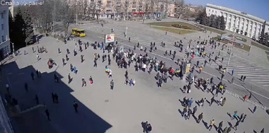 Mai multe oraşe din sudul Ucrainei controlate de Rusia se află într-o ”blocadă completă a informaţiilor”. Internetul şi conexiunea mobilă nu funcţionează, iar ocupanţii ruşi vând cartele SIM