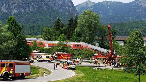 Germania: Un tren regional a deraiat în Garmisch-Partenkirchen, Bavaria, incident care s-a soldat cu cel puţin trei morţi şi mai multe persoane grav rănite