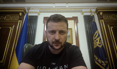 Zelenski a fost duminică în regiunile Zaporojie, Doneţk şi Luhansk şi s-a întâlnit cu locuitori din Mariupol. „Eroii adevăraţi sunt printre noi”, spune el
