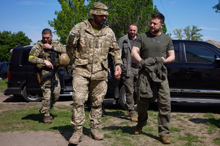 Ucrainenii ”rezistă” la Sievierodoneţk, dar ruşii sunt ”mai numeroşi şi mai puternici”, recunoaşte Zelenski