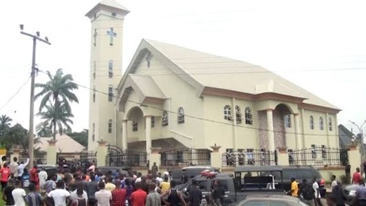 Nigeria: Atacul armat care a vizat o biserică catolică de Rusalii s-a soldat cu 22 de morţi şi 50 de răniţi, declară un oficial nigerian