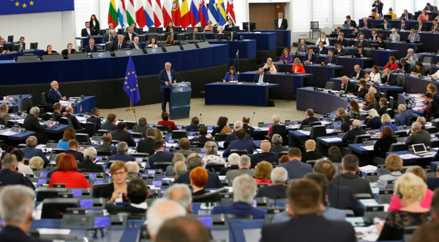 Parlamentul European adoptă un raport în care denunţă o degradare a statului de drept în Turcia