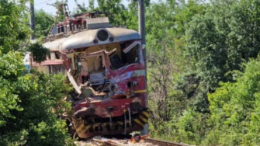Trei morţi în apropiere de Gara Oreşeţ, în nord-vestul Bulgariei, într-o coliziune între un tren cu pasageri şi un camion cu piatră