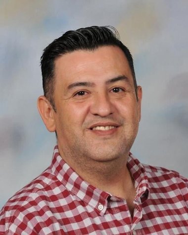 Un profesor rănit în atacul armat de la şcoala primară din Texas a numit poliţiştii ”laşi” pentru că au întârziat să ia măsuri: ”Sunt laşi. Nu au făcut nimic pentru comunitatea noastră. Nu-i voi ierta niciodată”