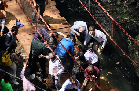 Douăzeci şi cinci de răniţi în Mexic, inclusiv un primar şi soţia acestuia, la inaugurarea unui pod suspendat care se prăbuşeşte