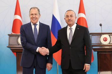 Un jurnalist ucrainean îl înfruntă pe Lavrov adresându-i o întrebare cu privire la exporturile de cereale din Ucraina: ”În afară de cereale, ce alte bunuri aţi furat din Ucraina şi cui le-aţi vândut?” - VIDEO 